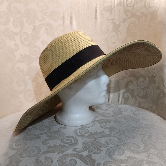 SS SOMETHING SPECIAL Elegant Tan Wide-Brim Hat with Black Band New - Picture 4 of 13
